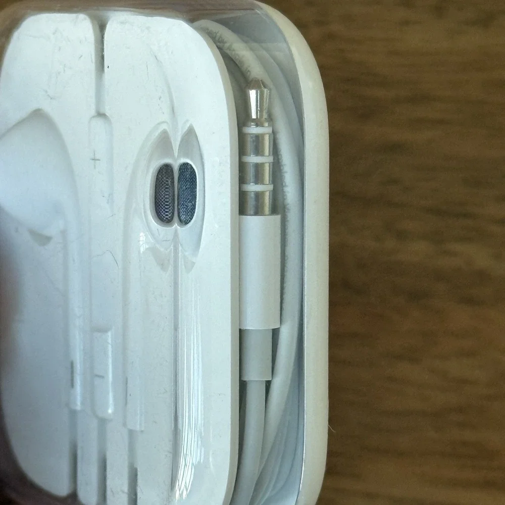 Original OEM Apple iPhone EarPods Wired 3.5mm Headset Earbud Headphones NEW